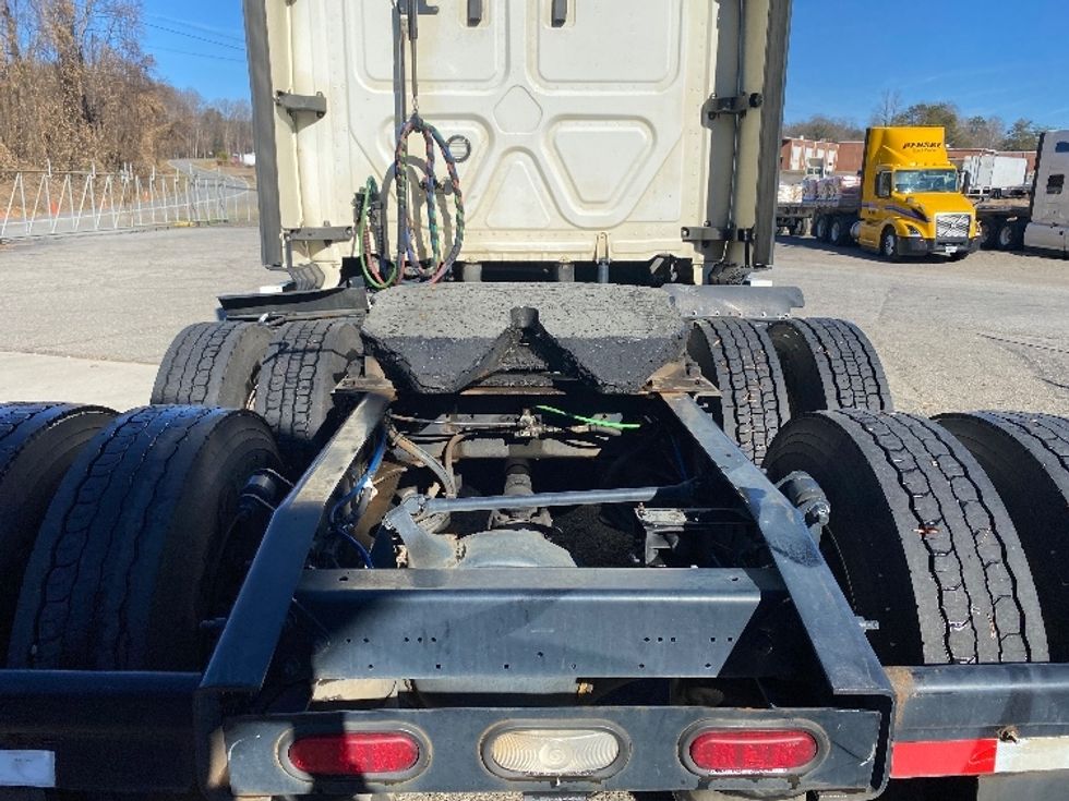Sleeper Tractor-Heavy Duty Tractors-Freightliner-2020-Cascadia 12564ST-Martinsville-VA-619,704\n\t\tmiles-$ 41,750 - Image 6
