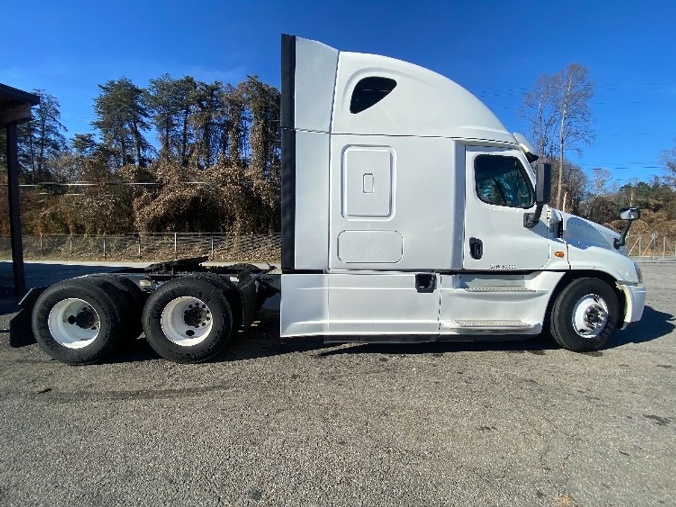 Sleeper Tractor-Heavy Duty Tractors-Freightliner-2020-Cascadia 12564ST-Martinsville-VA-619,704\n\t\tmiles-$ 41,750 - Image 8