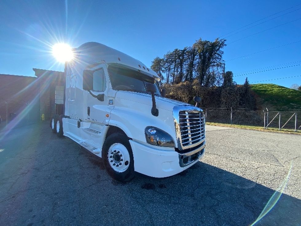 Sleeper Tractor-Heavy Duty Tractors-Freightliner-2020-Cascadia 12564ST-Martinsville-VA-632,215\n\t\tmiles-$ 42,500 - Image 1