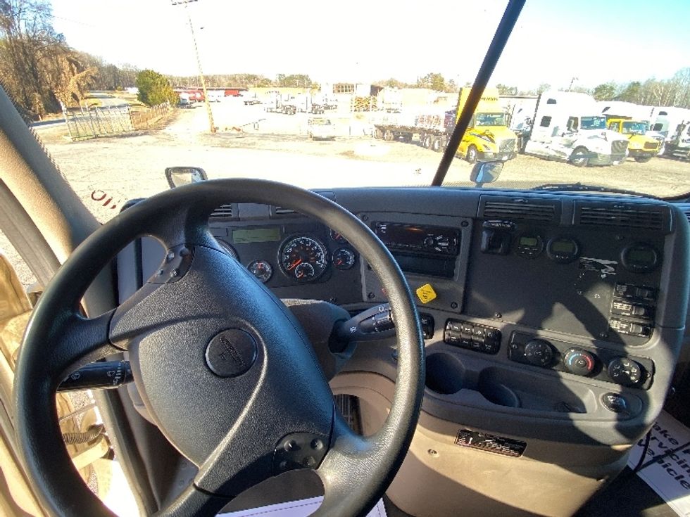 Sleeper Tractor-Heavy Duty Tractors-Freightliner-2020-Cascadia 12564ST-Martinsville-VA-632,215\n\t\tmiles-$ 42,500 - Image 11