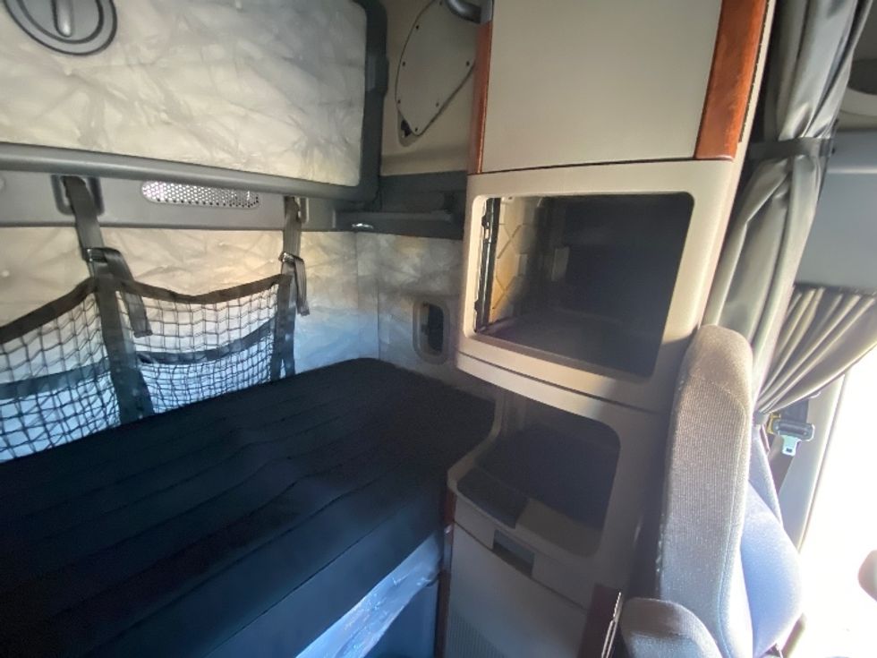 Sleeper Tractor-Heavy Duty Tractors-Freightliner-2020-Cascadia 12564ST-Martinsville-VA-632,215\n\t\tmiles-$ 42,500 - Image 18