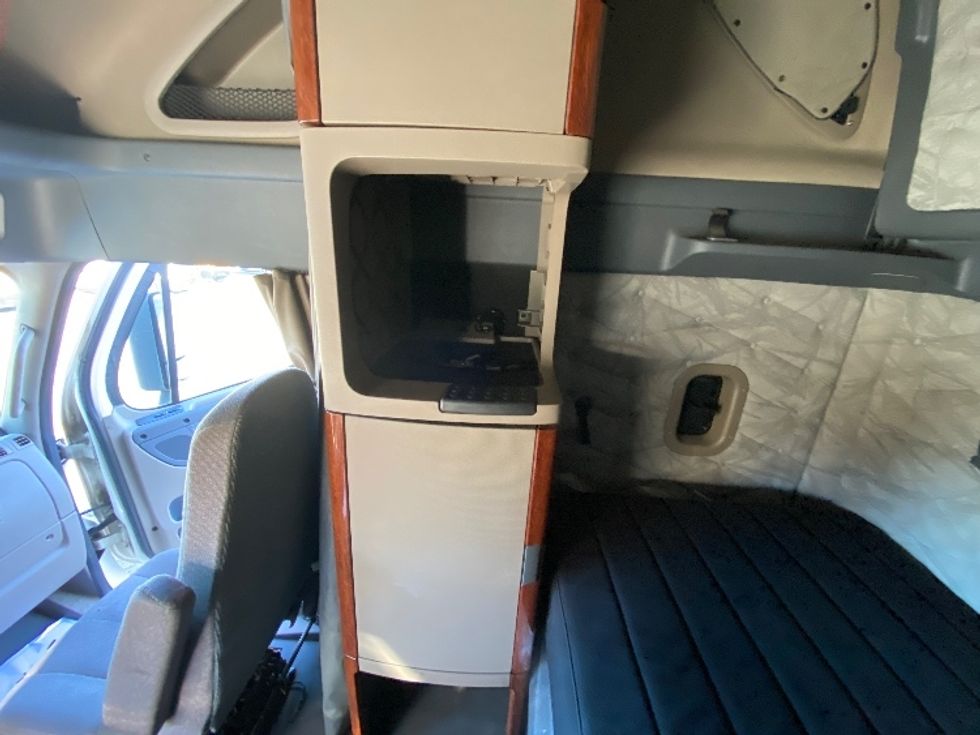 Sleeper Tractor-Heavy Duty Tractors-Freightliner-2020-Cascadia 12564ST-Martinsville-VA-632,215\n\t\tmiles-$ 42,500 - Image 19