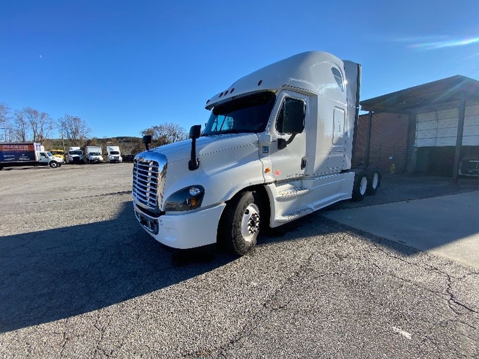 Sleeper Tractor-Heavy Duty Tractors-Freightliner-2020-Cascadia 12564ST-Martinsville-VA-632,215\n\t\tmiles-$ 42,500 - Image 3