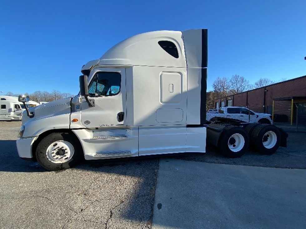 Sleeper Tractor-Heavy Duty Tractors-Freightliner-2020-Cascadia 12564ST-Martinsville-VA-632,215\n\t\tmiles-$ 42,500 - Image 4
