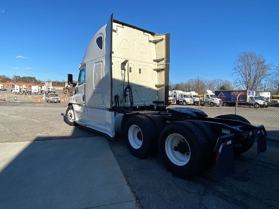 Sleeper Tractor-Heavy Duty Tractors-Freightliner-2020-Cascadia 12564ST-Martinsville-VA-632,215\n\t\tmiles-$ 42,500 - Image 5