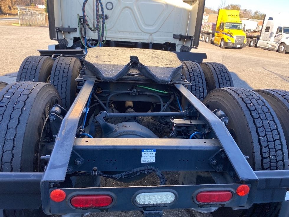 Sleeper Tractor-Heavy Duty Tractors-Freightliner-2020-Cascadia 12564ST-Martinsville-VA-632,215\n\t\tmiles-$ 42,500 - Image 6