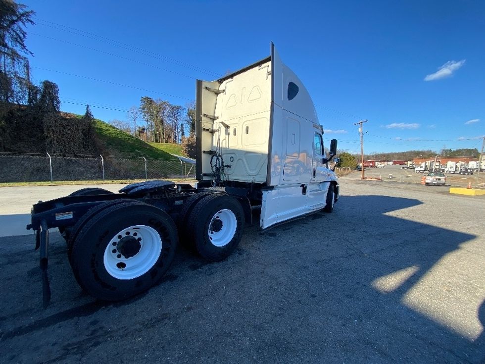 Sleeper Tractor-Heavy Duty Tractors-Freightliner-2020-Cascadia 12564ST-Martinsville-VA-632,215\n\t\tmiles-$ 42,500 - Image 7