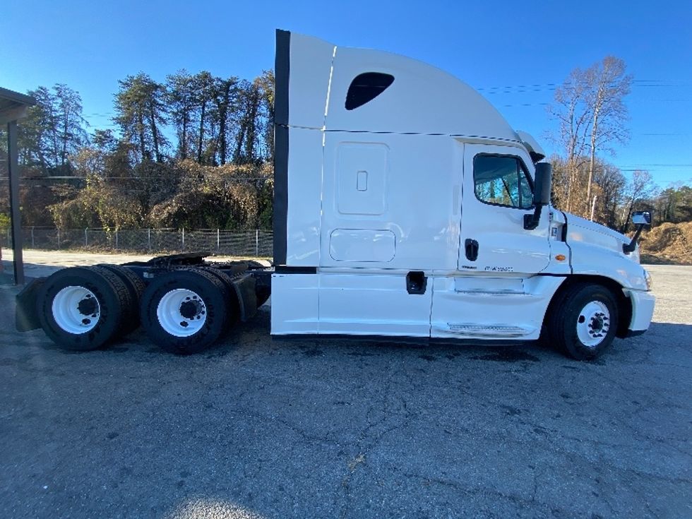 Sleeper Tractor-Heavy Duty Tractors-Freightliner-2020-Cascadia 12564ST-Martinsville-VA-632,215\n\t\tmiles-$ 42,500 - Image 8