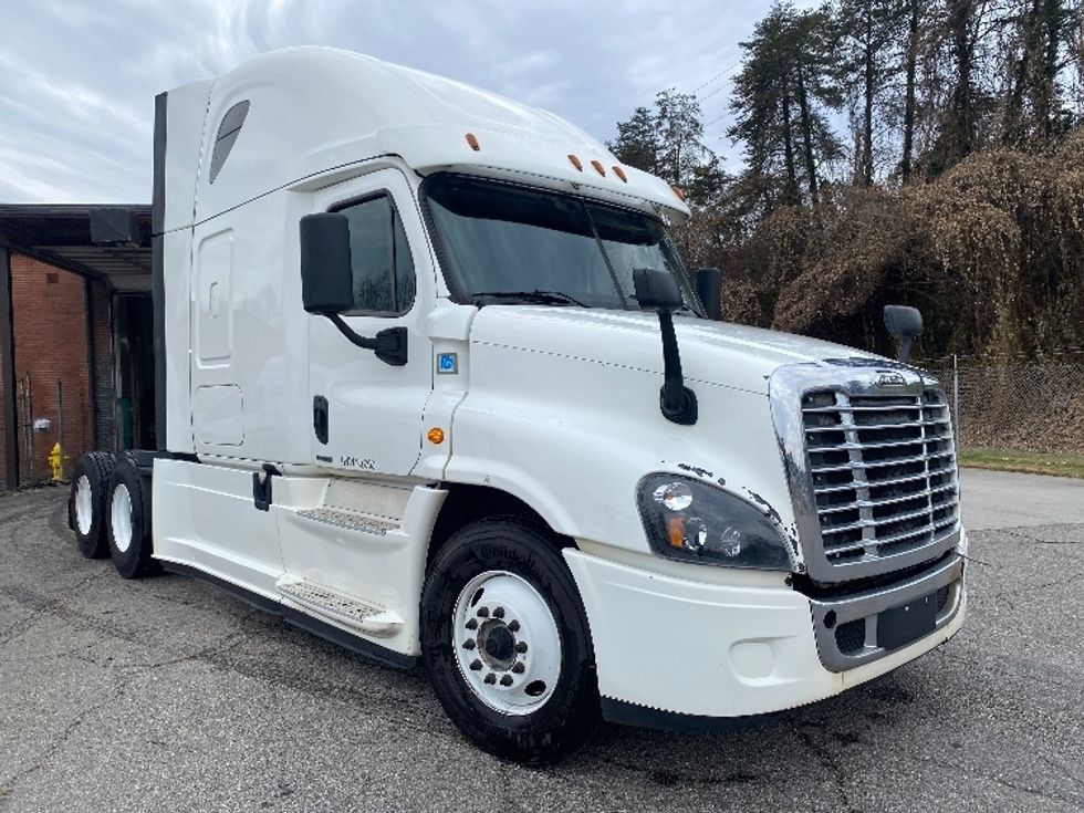 Sleeper Tractor-Heavy Duty Tractors-Freightliner-2020-Cascadia 12564ST-Martinsville-VA-661,206\n\t\tmiles-$ 38,250 - Image 1