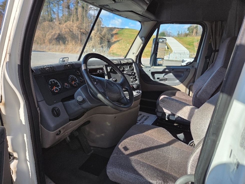 Sleeper Tractor-Heavy Duty Tractors-Freightliner-2020-Cascadia 12564ST-Martinsville-VA-661,206\n\t\tmiles-$ 38,250 - Image 10