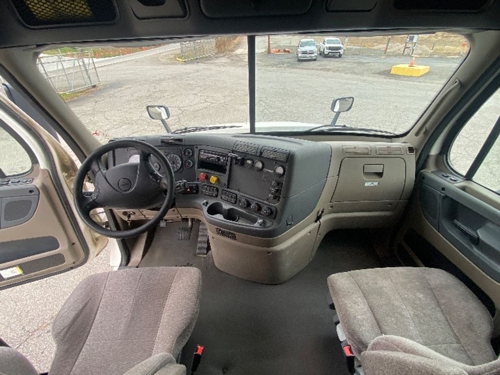 Sleeper Tractor-Heavy Duty Tractors-Freightliner-2020-Cascadia 12564ST-Martinsville-VA-661,206\n\t\tmiles-$ 38,250 - Image 12
