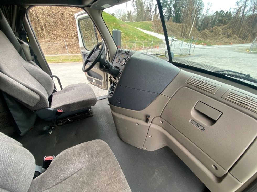 Sleeper Tractor-Heavy Duty Tractors-Freightliner-2020-Cascadia 12564ST-Martinsville-VA-661,206\n\t\tmiles-$ 38,250 - Image 15