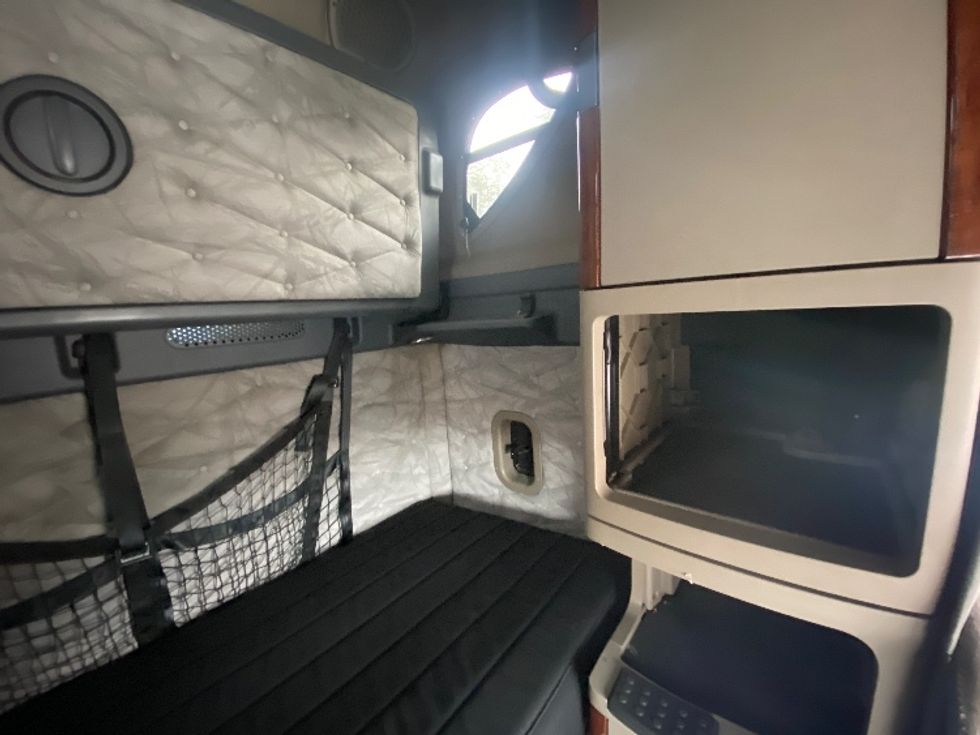 Sleeper Tractor-Heavy Duty Tractors-Freightliner-2020-Cascadia 12564ST-Martinsville-VA-661,206\n\t\tmiles-$ 38,250 - Image 18