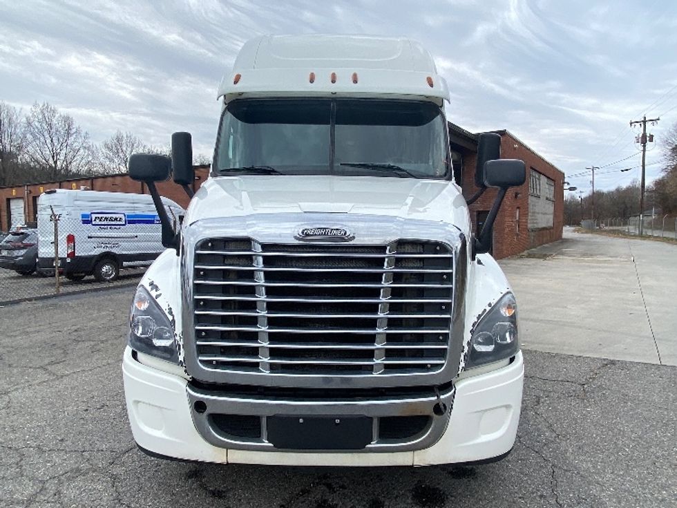 Sleeper Tractor-Heavy Duty Tractors-Freightliner-2020-Cascadia 12564ST-Martinsville-VA-661,206\n\t\tmiles-$ 38,250 - Image 2