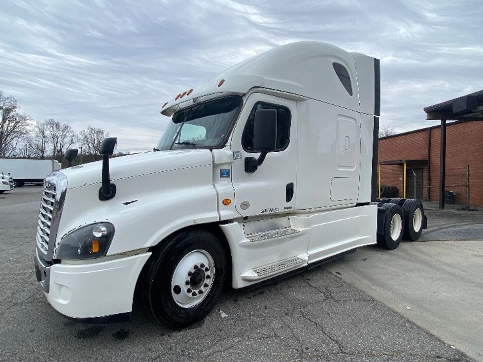 Sleeper Tractor-Heavy Duty Tractors-Freightliner-2020-Cascadia 12564ST-Martinsville-VA-661,206\n\t\tmiles-$ 38,250 - Image 3