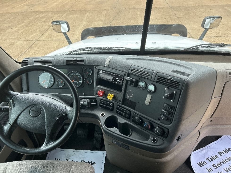 Sleeper Tractor-Heavy Duty Tractors-Freightliner-2020-Cascadia 12564ST-Memphis-TN-693,028\n\t\tmiles-$ 40,500 - Image 12