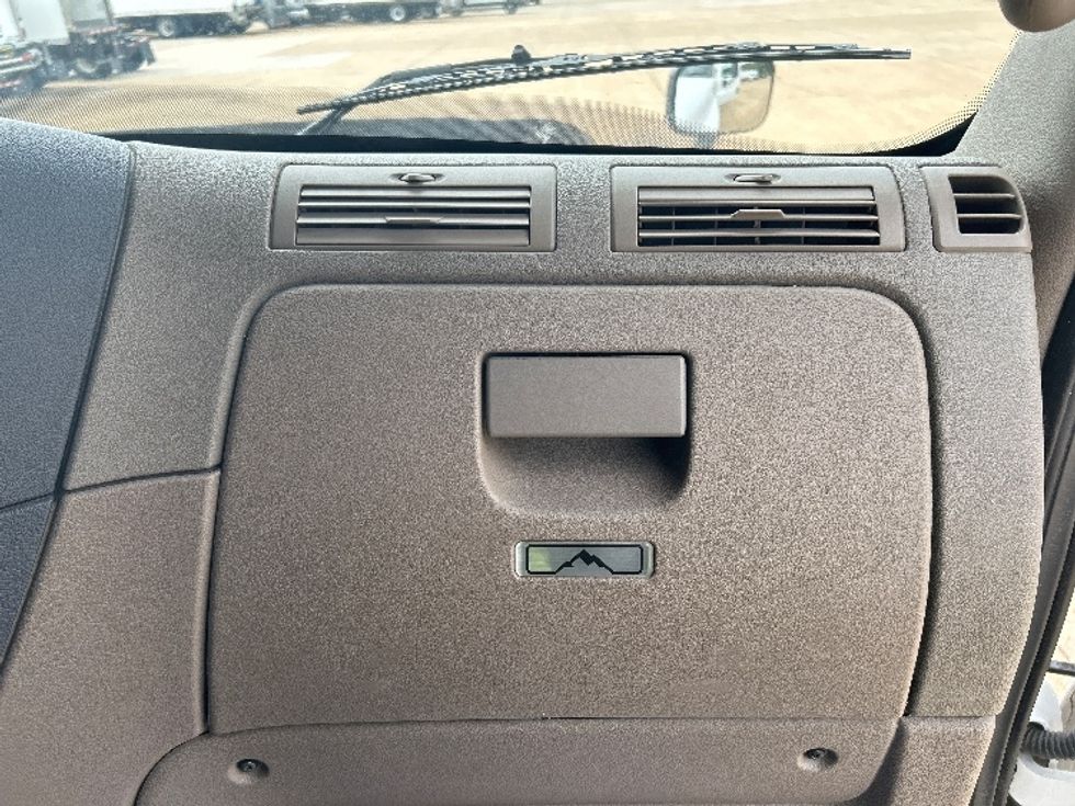 Sleeper Tractor-Heavy Duty Tractors-Freightliner-2020-Cascadia 12564ST-Memphis-TN-693,028\n\t\tmiles-$ 40,500 - Image 14