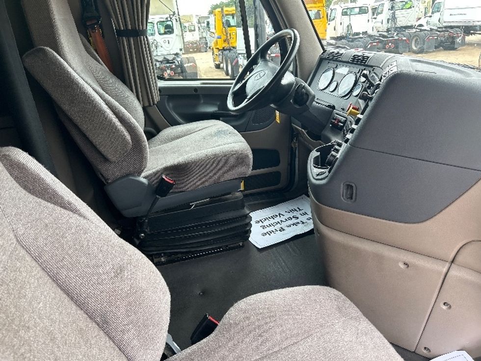 Sleeper Tractor-Heavy Duty Tractors-Freightliner-2020-Cascadia 12564ST-Memphis-TN-693,028\n\t\tmiles-$ 40,500 - Image 15