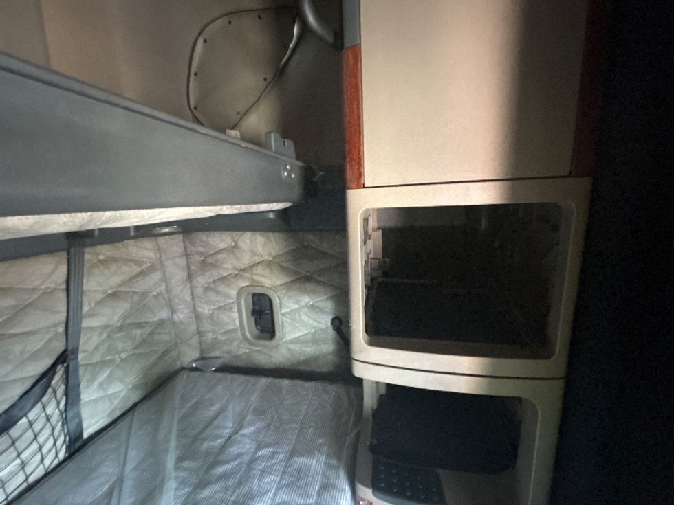 Sleeper Tractor-Heavy Duty Tractors-Freightliner-2020-Cascadia 12564ST-Memphis-TN-693,028\n\t\tmiles-$ 40,500 - Image 18