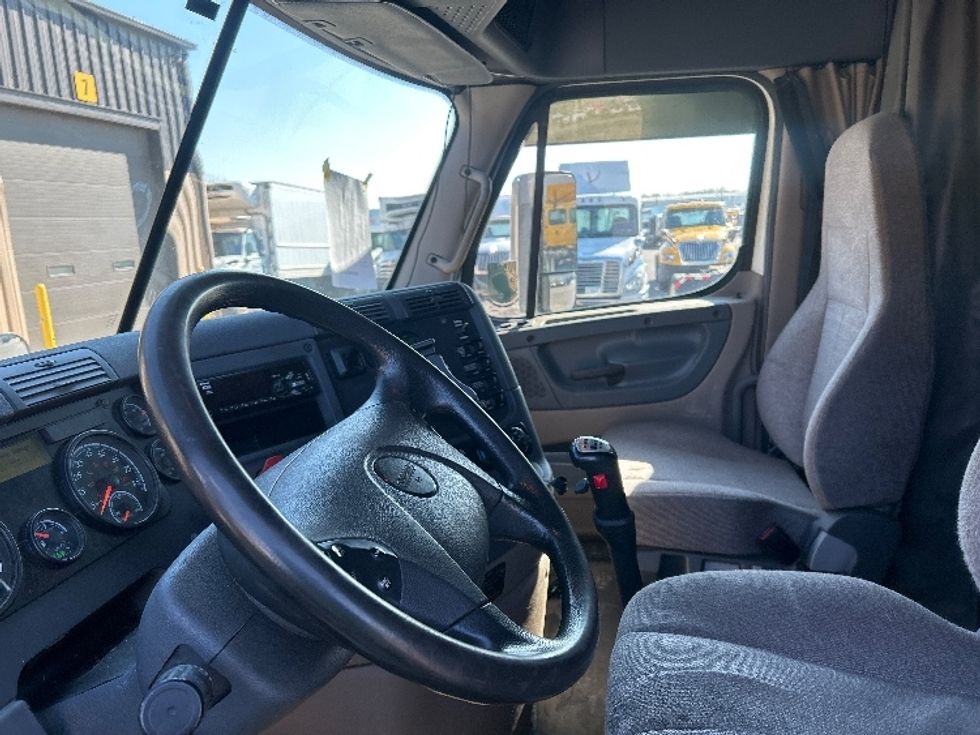 Sleeper Tractor-Heavy Duty Tractors-Freightliner-2020-Cascadia 12564ST-Middlefield-OH-371,360\n\t\tmiles-$ 57,250 - Image 10