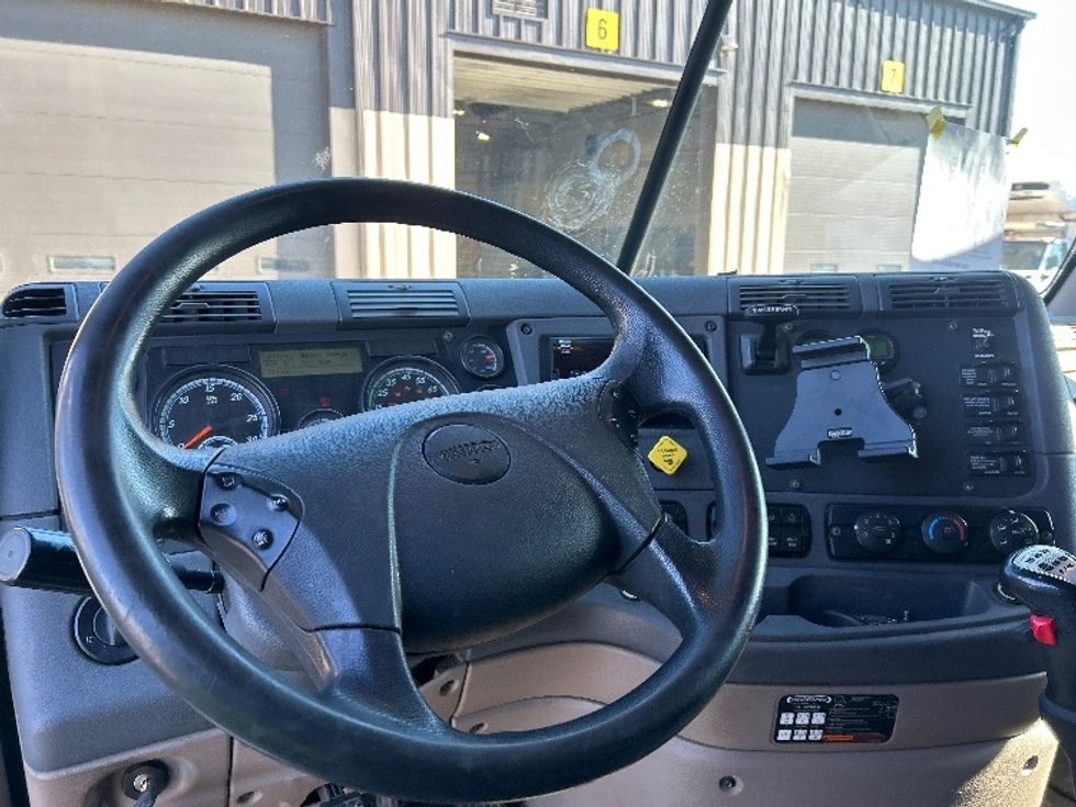 Sleeper Tractor-Heavy Duty Tractors-Freightliner-2020-Cascadia 12564ST-Middlefield-OH-371,360\n\t\tmiles-$ 57,250 - Image 11
