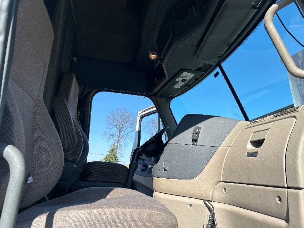 Sleeper Tractor-Heavy Duty Tractors-Freightliner-2020-Cascadia 12564ST-Middlefield-OH-371,360\n\t\tmiles-$ 57,250 - Image 13