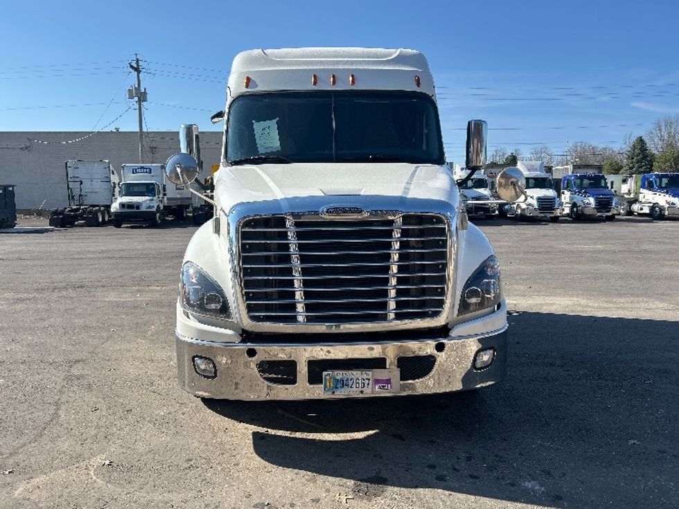 Sleeper Tractor-Heavy Duty Tractors-Freightliner-2020-Cascadia 12564ST-Middlefield-OH-371,360\n\t\tmiles-$ 57,250 - Image 2