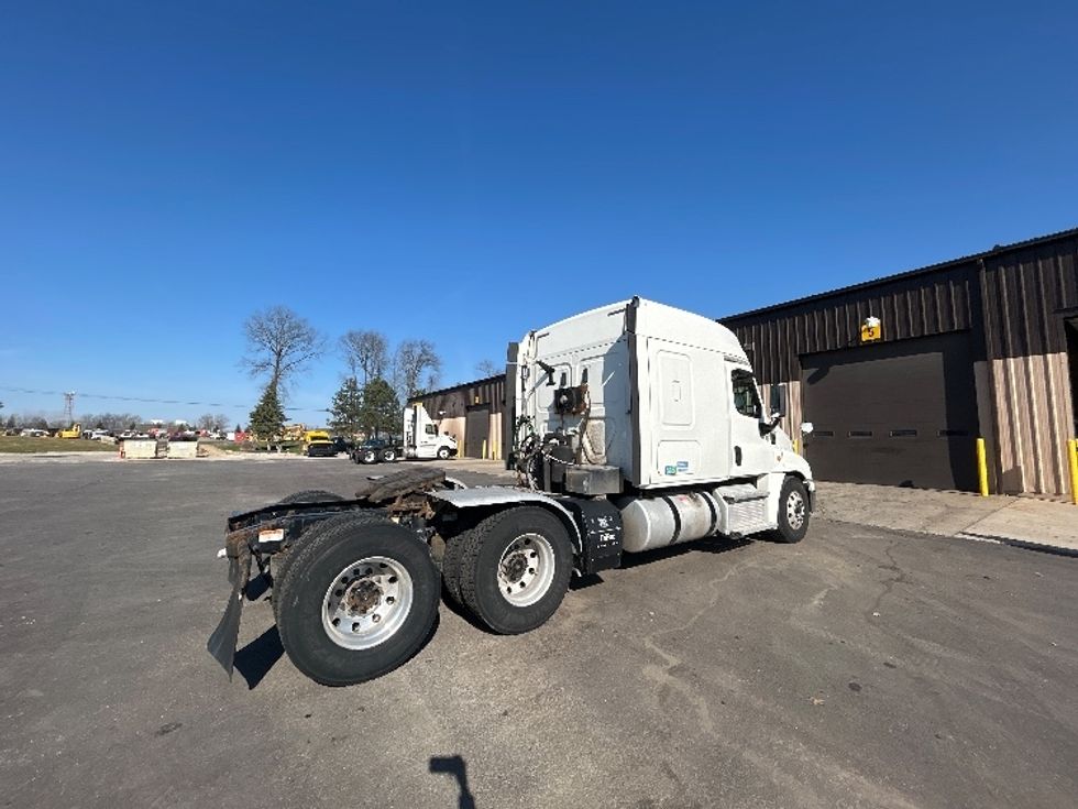 Sleeper Tractor-Heavy Duty Tractors-Freightliner-2020-Cascadia 12564ST-Middlefield-OH-371,360\n\t\tmiles-$ 57,250 - Image 7
