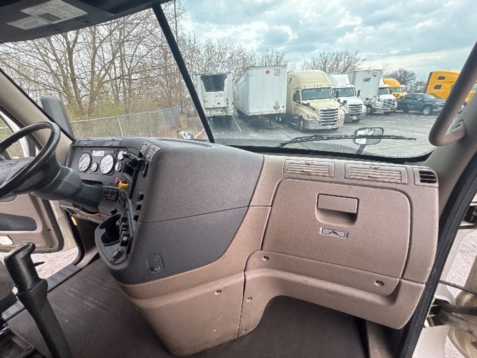 Sleeper Tractor-Heavy Duty Tractors-Freightliner-2020-Cascadia 12564ST-Middlefield-OH-378,377\n\t\tmiles-$ 51,250 - Image 14