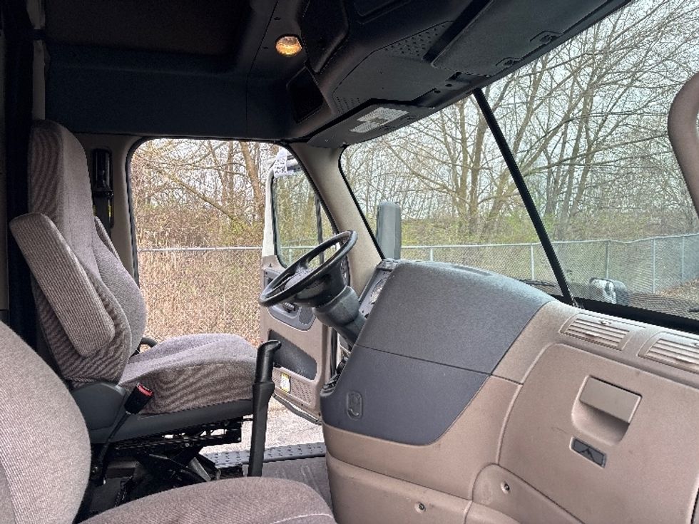 Sleeper Tractor-Heavy Duty Tractors-Freightliner-2020-Cascadia 12564ST-Middlefield-OH-378,377\n\t\tmiles-$ 51,250 - Image 15