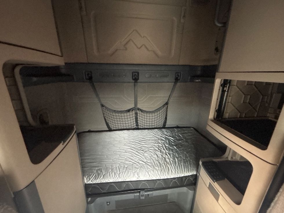 Sleeper Tractor-Heavy Duty Tractors-Freightliner-2020-Cascadia 12564ST-Middlefield-OH-378,377\n\t\tmiles-$ 51,250 - Image 16