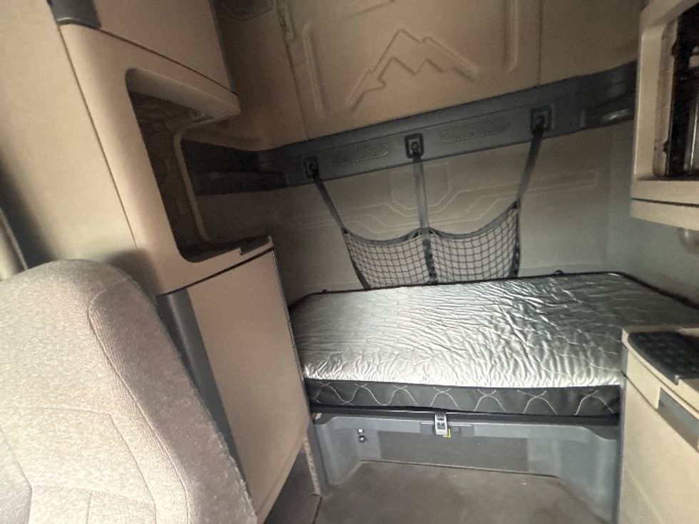 Sleeper Tractor-Heavy Duty Tractors-Freightliner-2020-Cascadia 12564ST-Middlefield-OH-378,377\n\t\tmiles-$ 51,250 - Image 22