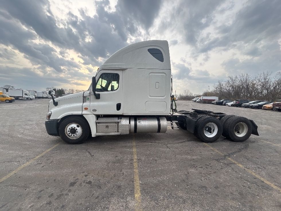 Sleeper Tractor-Heavy Duty Tractors-Freightliner-2020-Cascadia 12564ST-Middlefield-OH-378,377\n\t\tmiles-$ 51,250 - Image 4