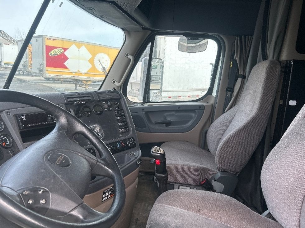 Sleeper Tractor-Heavy Duty Tractors-Freightliner-2020-Cascadia 12564ST-Middlefield-OH-456,955\n\t\tmiles-$ 54,750 - Image 10