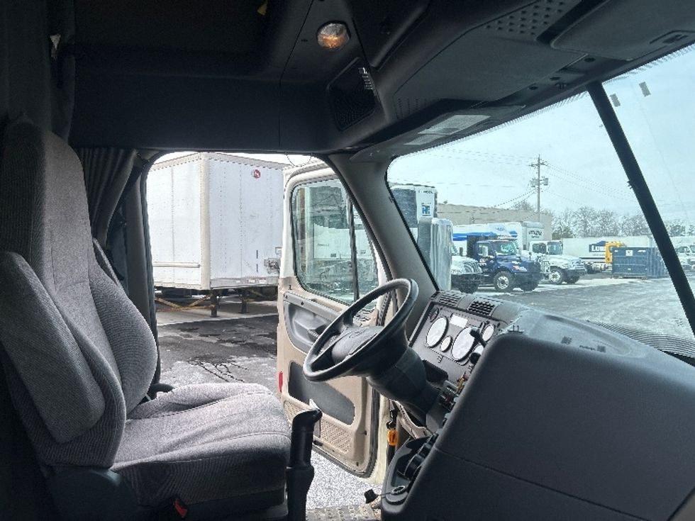 Sleeper Tractor-Heavy Duty Tractors-Freightliner-2020-Cascadia 12564ST-Middlefield-OH-456,955\n\t\tmiles-$ 54,750 - Image 15