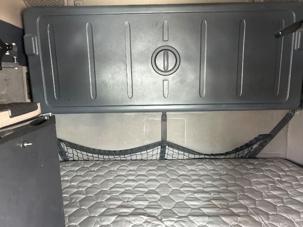 Sleeper Tractor-Heavy Duty Tractors-Freightliner-2020-Cascadia 12564ST-Middlefield-OH-456,955\n\t\tmiles-$ 54,750 - Image 16