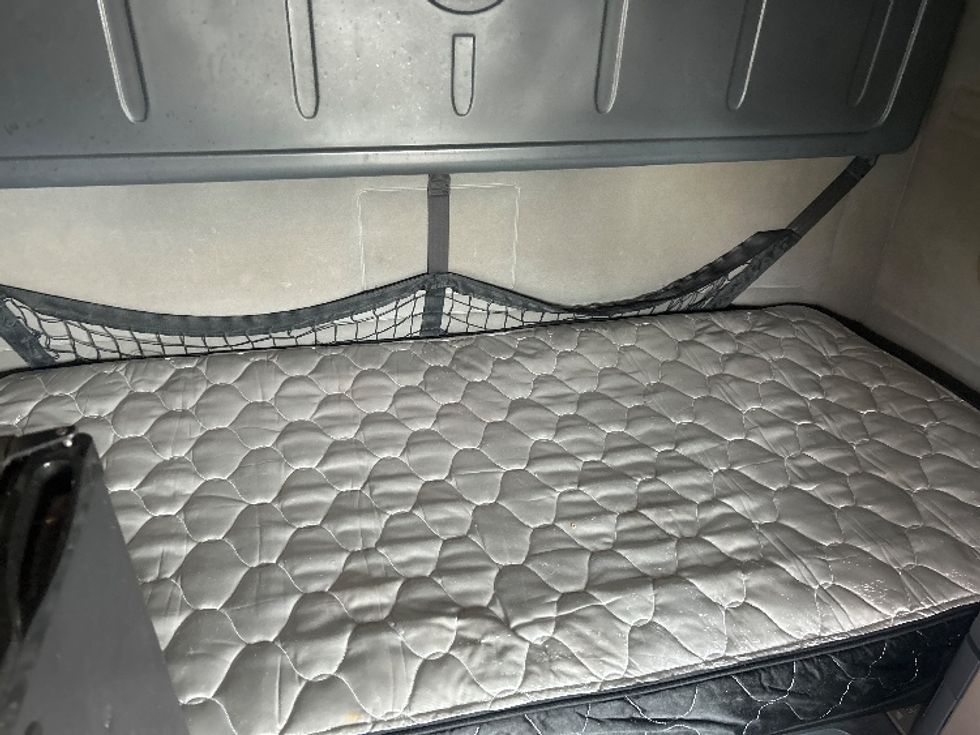 Sleeper Tractor-Heavy Duty Tractors-Freightliner-2020-Cascadia 12564ST-Middlefield-OH-456,955\n\t\tmiles-$ 54,750 - Image 17