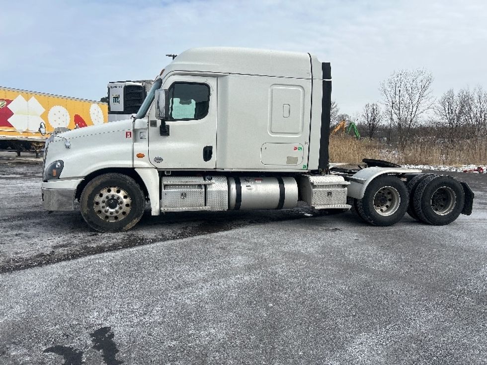 Sleeper Tractor-Heavy Duty Tractors-Freightliner-2020-Cascadia 12564ST-Middlefield-OH-456,955\n\t\tmiles-$ 54,750 - Image 4