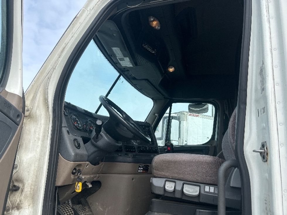 Sleeper Tractor-Heavy Duty Tractors-Freightliner-2020-Cascadia 12564ST-Middlefield-OH-456,955\n\t\tmiles-$ 54,750 - Image 9