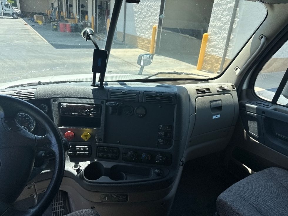 Sleeper Tractor-Heavy Duty Tractors-Freightliner-2020-Cascadia 12564ST-Mobile-AL-471,448\n\t\tmiles-$ 56,750 - Image 12