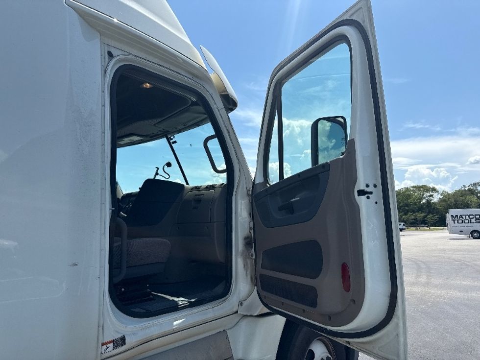 Sleeper Tractor-Heavy Duty Tractors-Freightliner-2020-Cascadia 12564ST-Mobile-AL-471,448\n\t\tmiles-$ 56,750 - Image 13