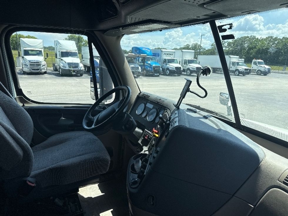 Sleeper Tractor-Heavy Duty Tractors-Freightliner-2020-Cascadia 12564ST-Mobile-AL-471,448\n\t\tmiles-$ 56,750 - Image 15