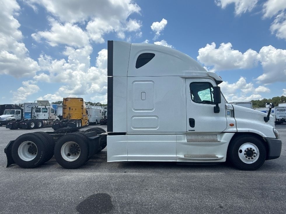 Sleeper Tractor-Heavy Duty Tractors-Freightliner-2020-Cascadia 12564ST-Mobile-AL-471,448\n\t\tmiles-$ 56,750 - Image 8