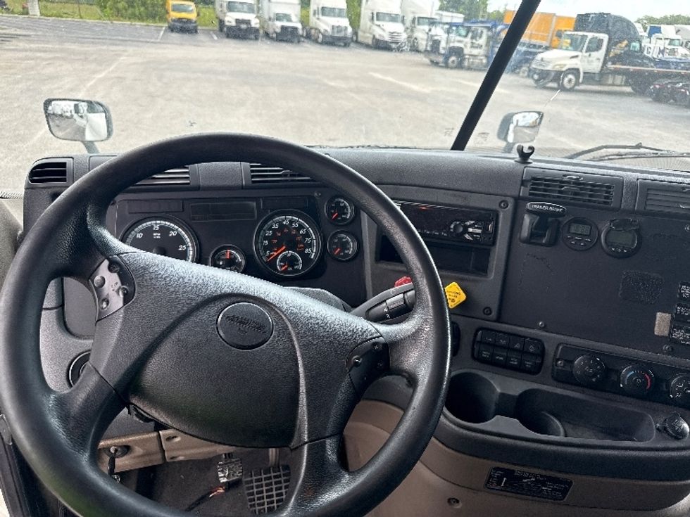 Sleeper Tractor-Heavy Duty Tractors-Freightliner-2020-Cascadia 12564ST-Mobile-AL-562,011\n\t\tmiles-$ 50,000 - Image 10