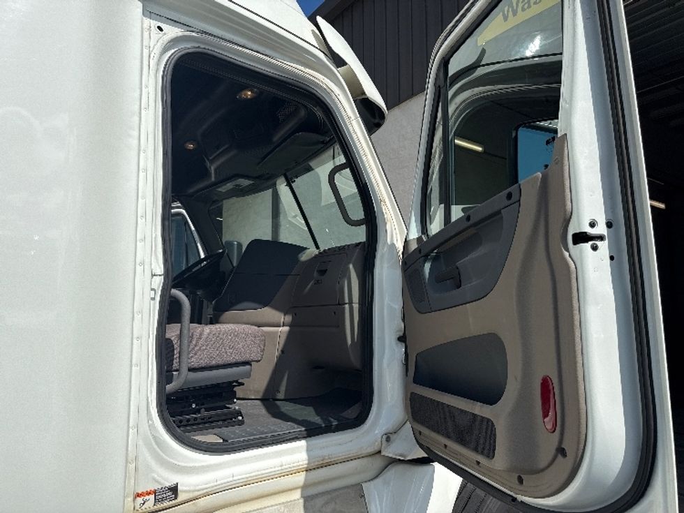 Sleeper Tractor-Heavy Duty Tractors-Freightliner-2020-Cascadia 12564ST-Mobile-AL-562,011\n\t\tmiles-$ 50,000 - Image 13