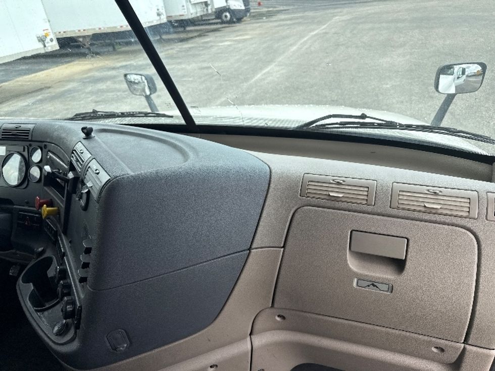 Sleeper Tractor-Heavy Duty Tractors-Freightliner-2020-Cascadia 12564ST-Mobile-AL-562,011\n\t\tmiles-$ 50,000 - Image 14