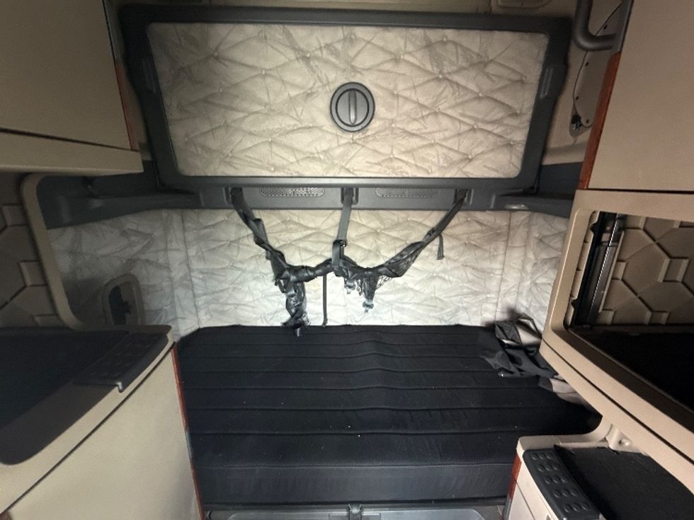 Sleeper Tractor-Heavy Duty Tractors-Freightliner-2020-Cascadia 12564ST-Mobile-AL-562,011\n\t\tmiles-$ 50,000 - Image 16