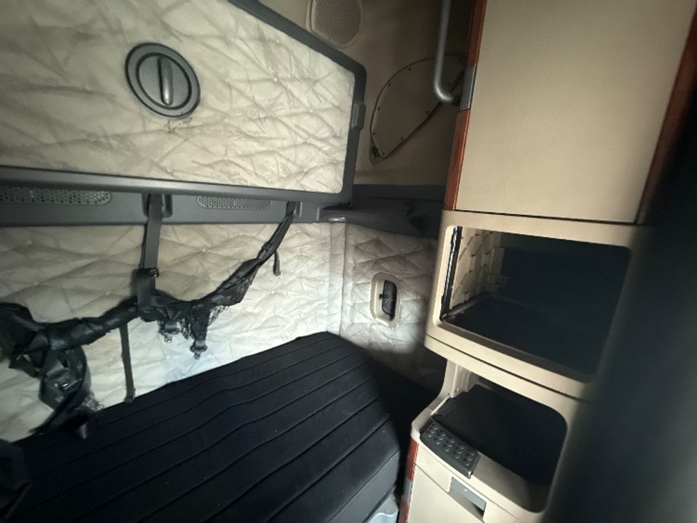 Sleeper Tractor-Heavy Duty Tractors-Freightliner-2020-Cascadia 12564ST-Mobile-AL-562,011\n\t\tmiles-$ 50,000 - Image 18