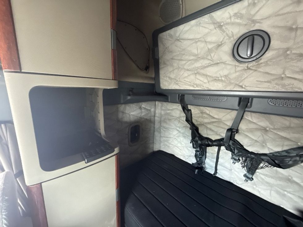 Sleeper Tractor-Heavy Duty Tractors-Freightliner-2020-Cascadia 12564ST-Mobile-AL-562,011\n\t\tmiles-$ 50,000 - Image 19