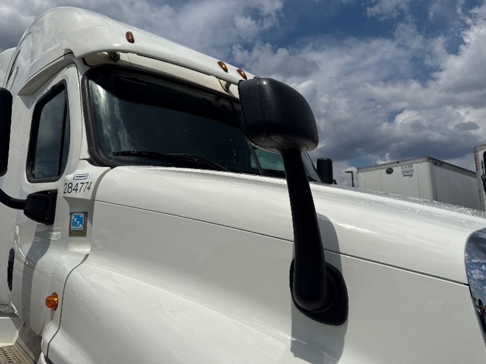 Sleeper Tractor-Heavy Duty Tractors-Freightliner-2020-Cascadia 12564ST-Mobile-AL-562,011\n\t\tmiles-$ 50,000 - Image 26